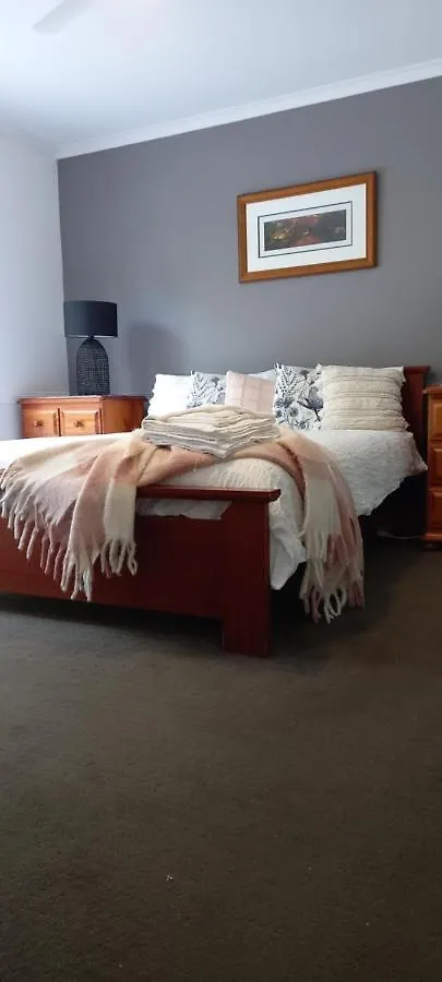 Tukawyl Retreat Landsborough Bed & Breakfast