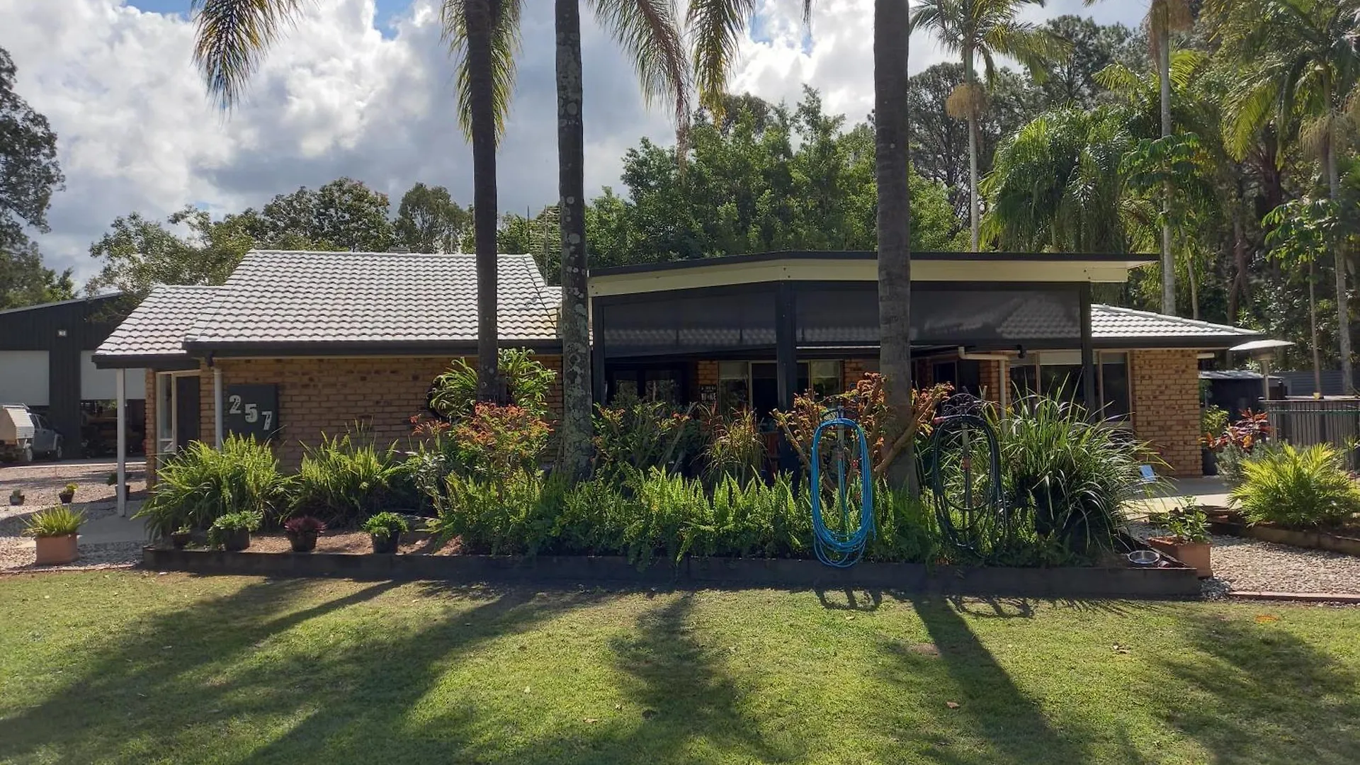 Tukawyl Retreat Landsborough Bed & Breakfast
